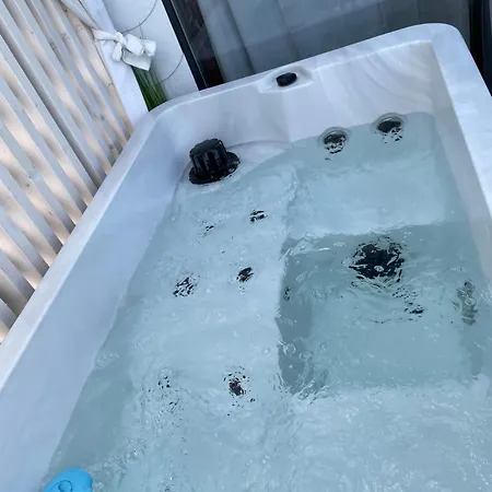 Holiday home Z Jacuzzi Summer House Dziwnowek Wrzosowo (Kamien)